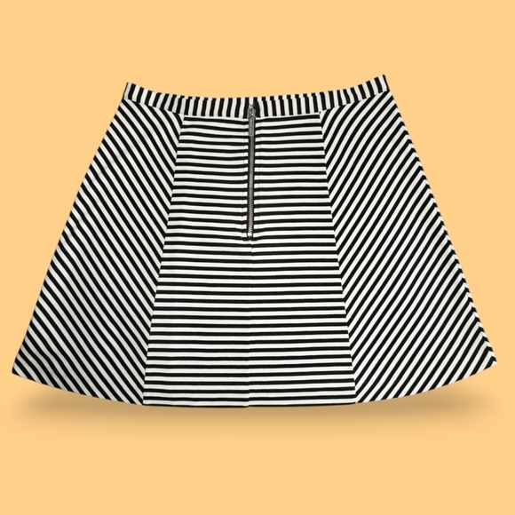 Chic MICHAEL KORS Flattering Comfy Black and White Striped Skater Skirt Size 12 - Picture 5 of 12